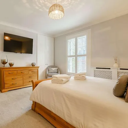 Semesterbostad 3 Bed House With Hot Tub - Terrace *