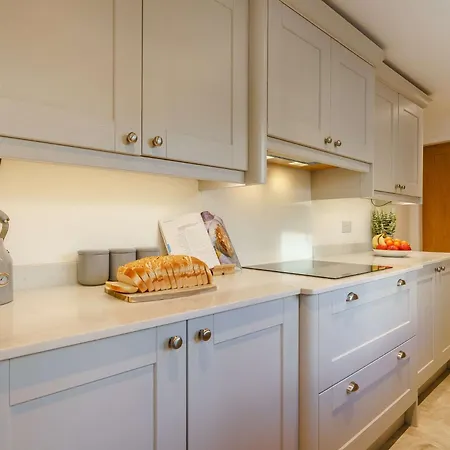 3 Bed House With Hot Tub - Terrace Semesterbostad *