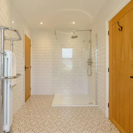Semesterbostad 3 Bed House With Hot Tub - Terrace *