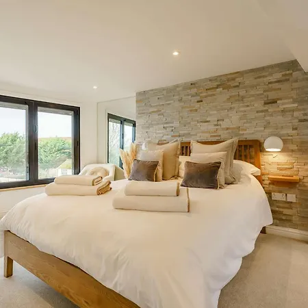 3 Bed House With Hot Tub - Terrace Semesterbostad *
