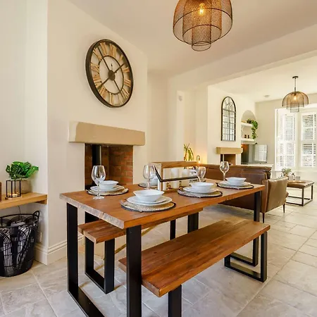 Semesterbostad 3 Bed House With Hot Tub - Terrace
