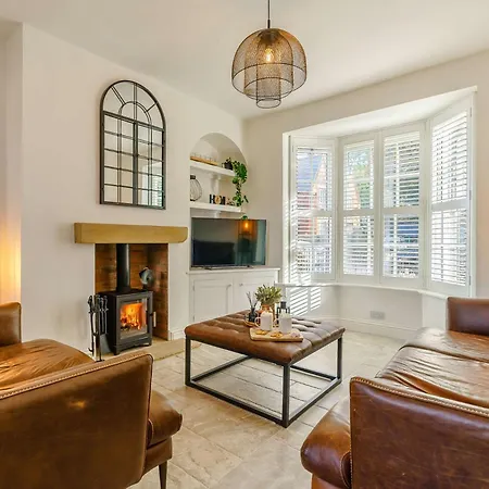 3 Bed House With Hot Tub - Terrace Semesterbostad