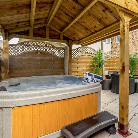 3 Bed House With Hot Tub - Terrace 度假居
