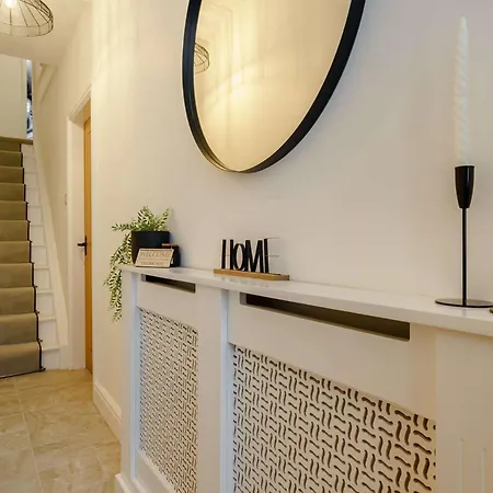 3 Bed House With Hot Tub - Terrace *