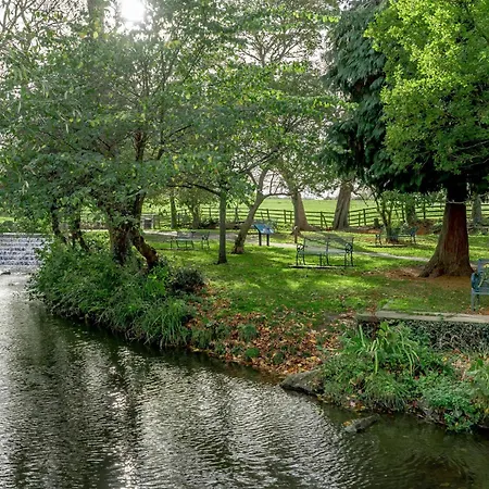 3 Bed House With Hot Tub - Terrace